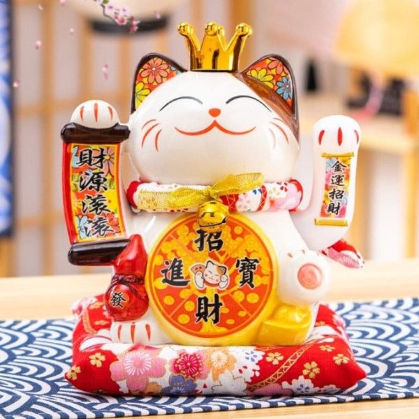 Chat chinois en couleur dorée