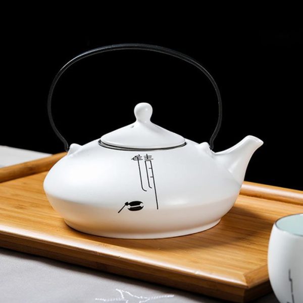 Grande Théière de Style Chinois en Couleur Blanche